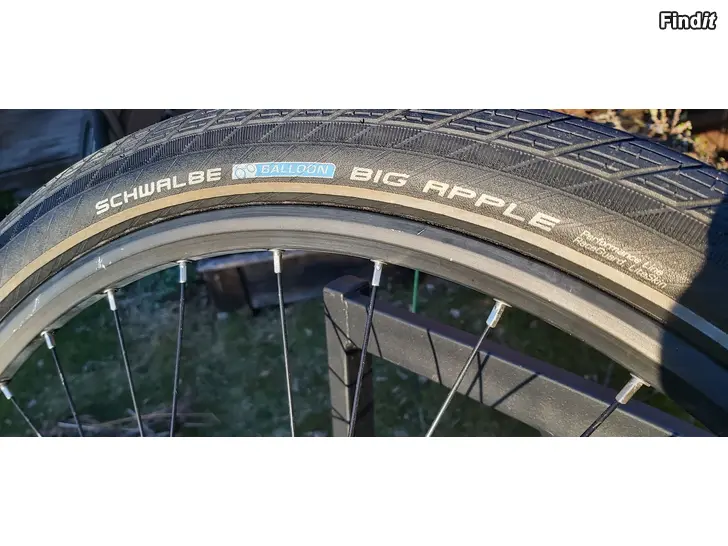 Myydään 26 tuumaiset maastopyörän vanteet ja Schwalbe Big Apple pallorenkaat
