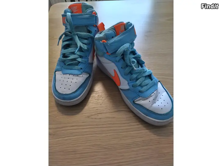 Myydään Nike varsilenkkarit