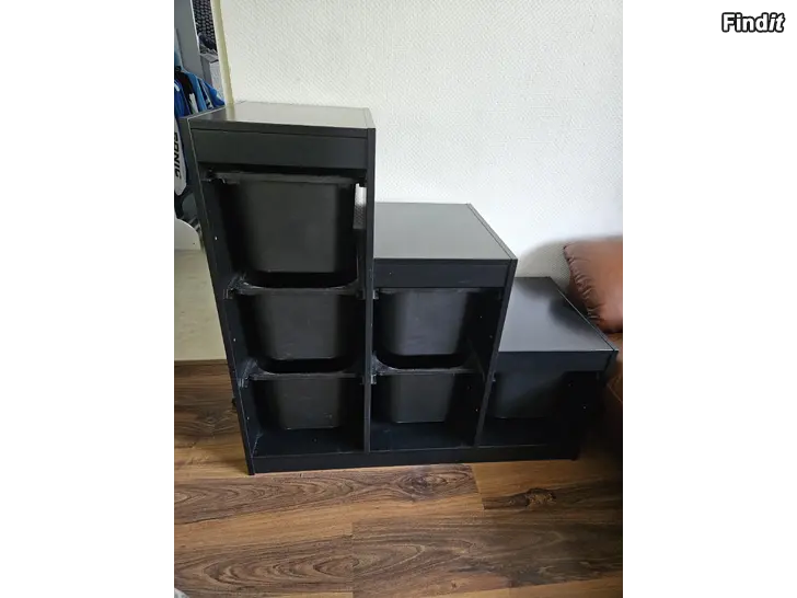 Säljes Ikea trofast med 6 stycken lådor med lock