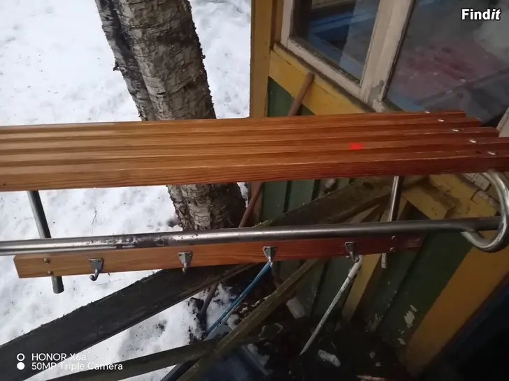 Myydään Hattuhylly/naulakko