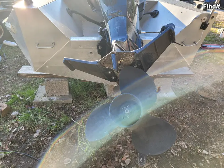 Säljes Buster RS + 2012 Evinrude E-tec 40hv