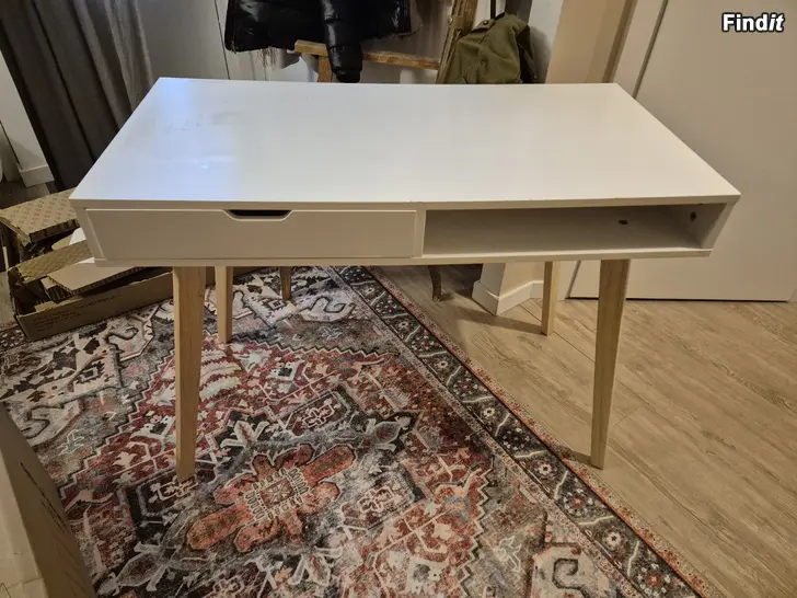 Säljes Skrivbord, Tamholt Jysk