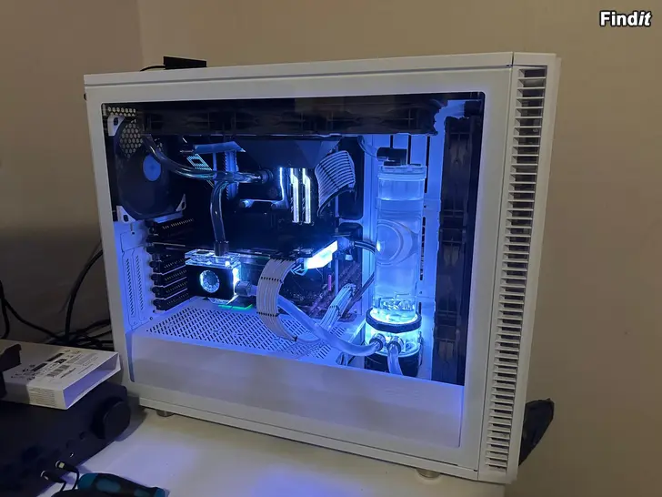 Säljes Custom waterloop gaming pc - Vattenkyld Speldator