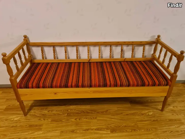Säljes Retro träsoffa 1970-tal