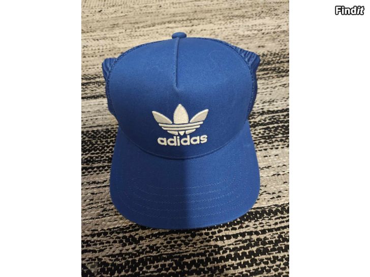 Säljes 2 adidas cap new Free shipping around Sweden