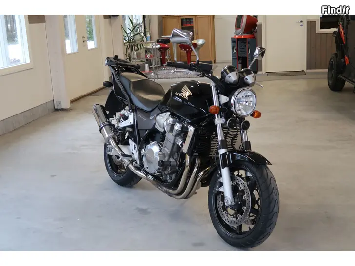 Säljes HONDA CB 1300 2004 Aj. 41000km Hieno