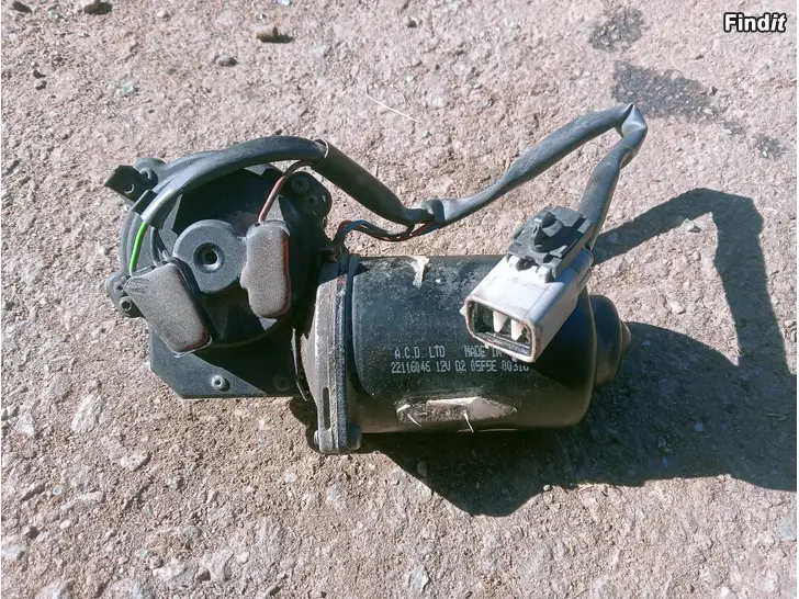 Myydään Toyota Carina E 1996 tuulilasin pyyhinmoottori Valeo 22116046