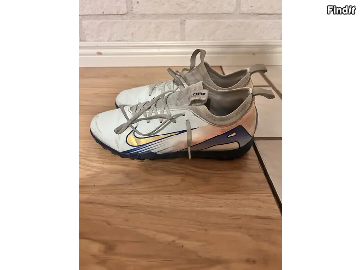 Säljes Turf skor för fotboll