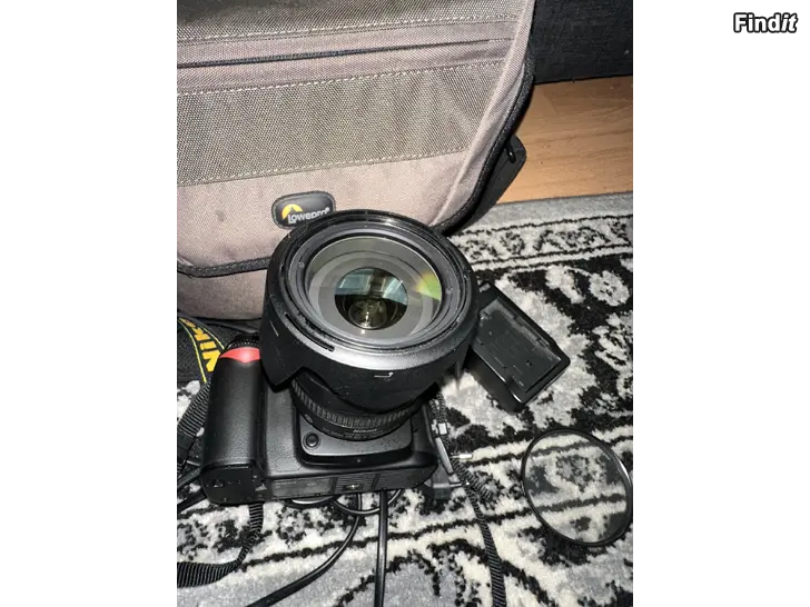 Myydään Nikon D90 + 18 200mm VR + batterigrepp + väska komplett paket