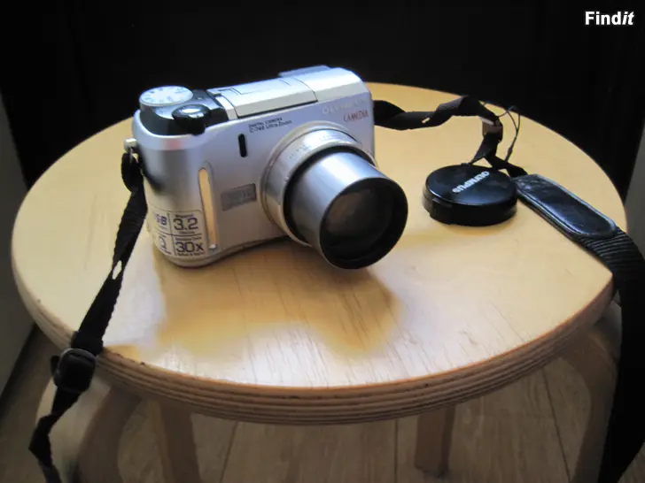 Myydään Olypus Camedia C-740 Kamera