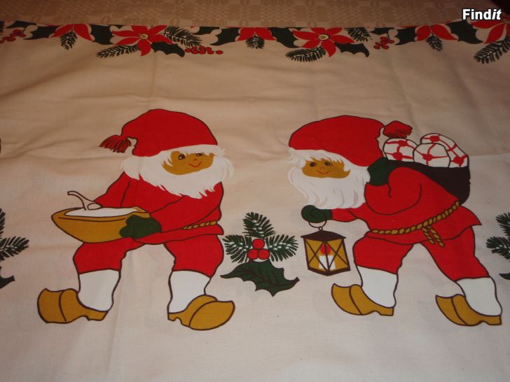 Säljes Jultyg med tomtemotiv