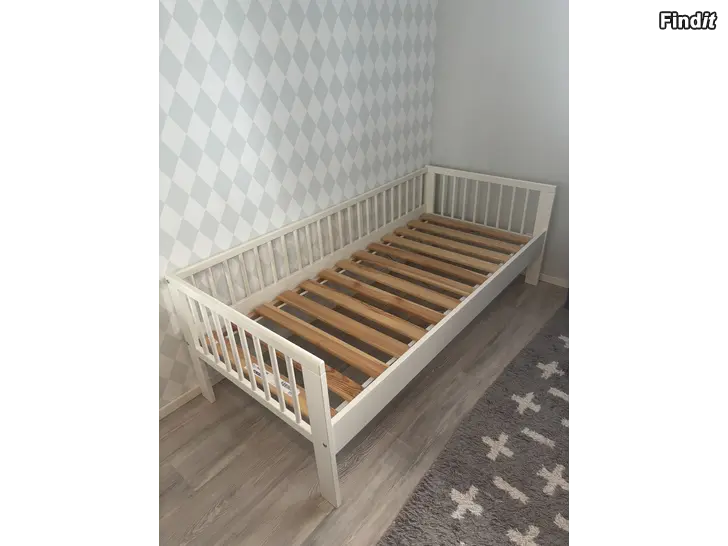 Säljes Barnsängsängstomme+madrass