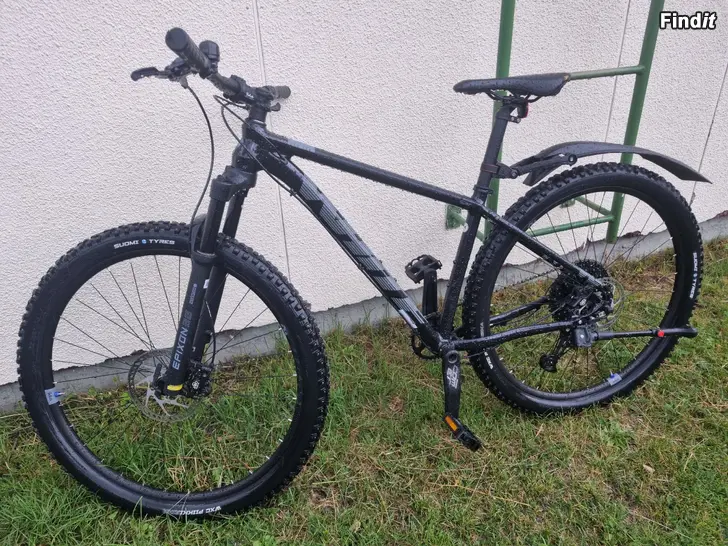 Myydään White XC290pro runko on kokoa M