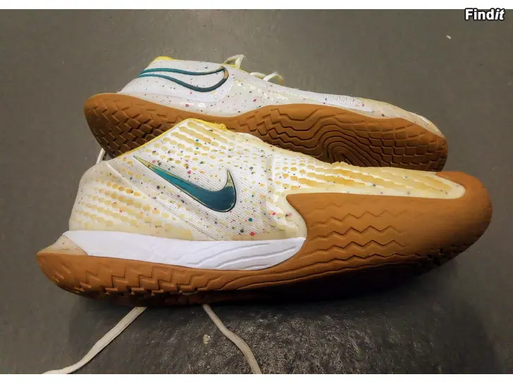 Myydään Naisten Nike tenniskengät, koko 38