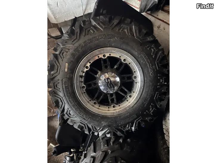 Säljes Fälgar med nya dubbdäck till Polaris ATV/UTV Bortslumpas