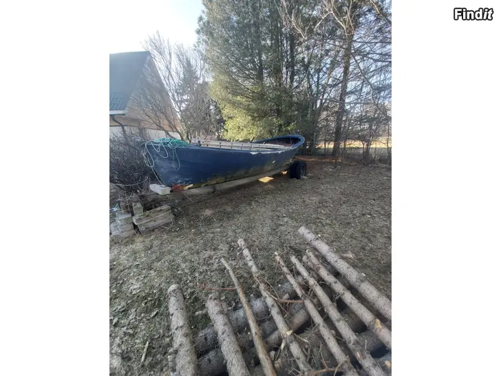 Säljes Träbåt 26 fot med trailer  Sabb dieselmotor
