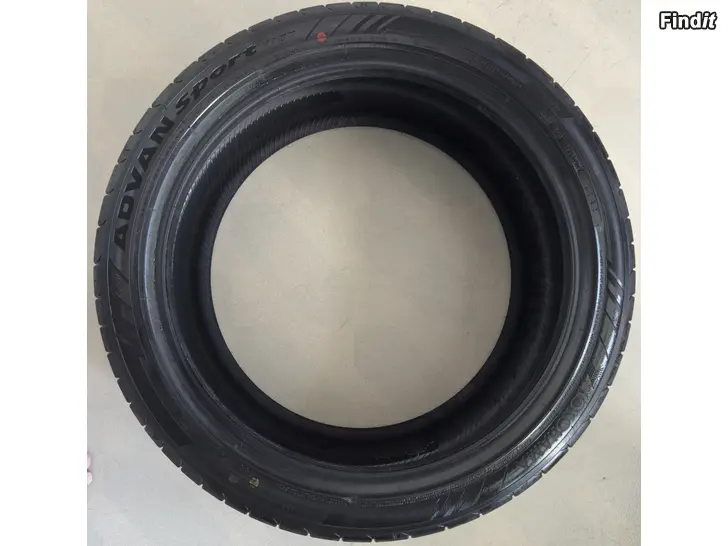 Myydään Tires YOKOHAMA 245/40/R19