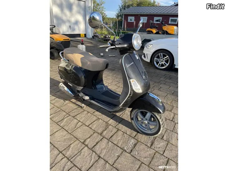 Myydään Vespa LX50 4-takt
