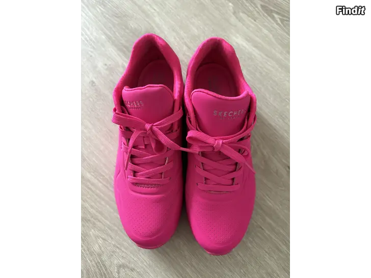 Säljes Skechers