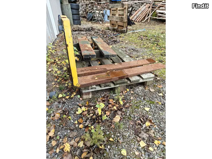 Myydään Trukin piikit