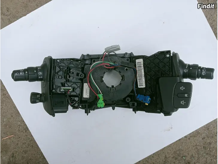 Myydään Renault Megane Scenic 2007 monitoimivipukeskus 8200206520