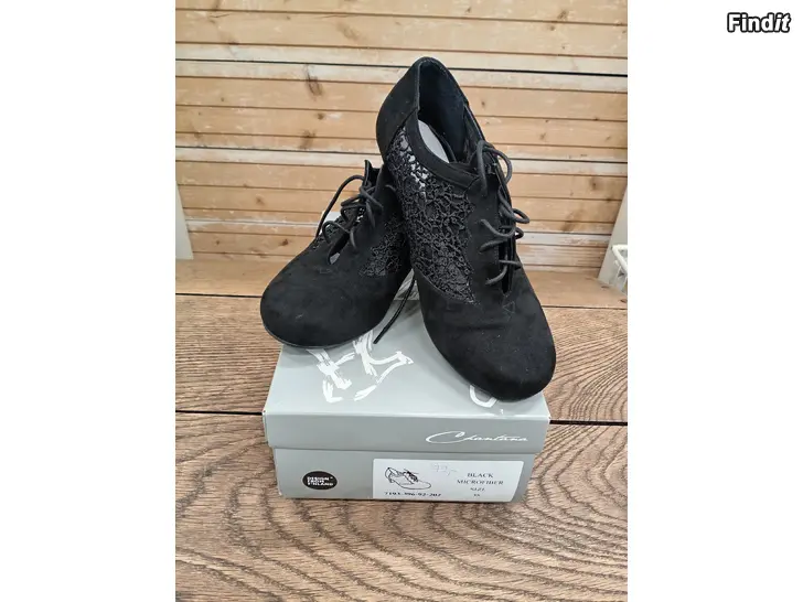 Säljes Chantana pitsikengät, koko 38