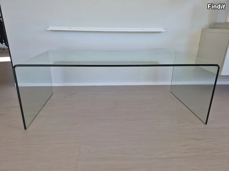 Myydään Vardagsrumsbord i glas
