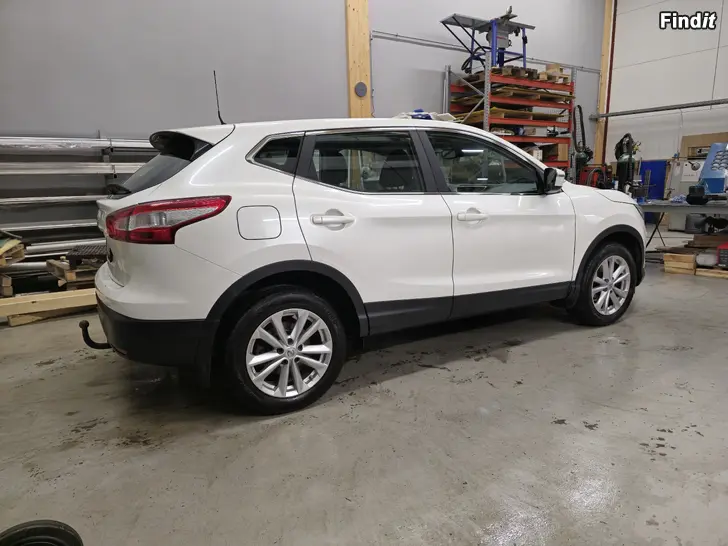 Säljes Nissan Qashqai 1,2T 2015 Automat