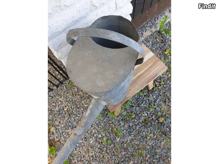 Myydään Vanha kastelukannu