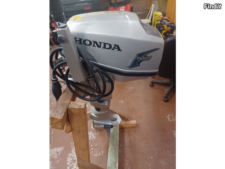 Myydään Honda båtmotor
