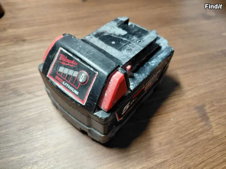 Myydään Milwaukee M18 5Ah akku