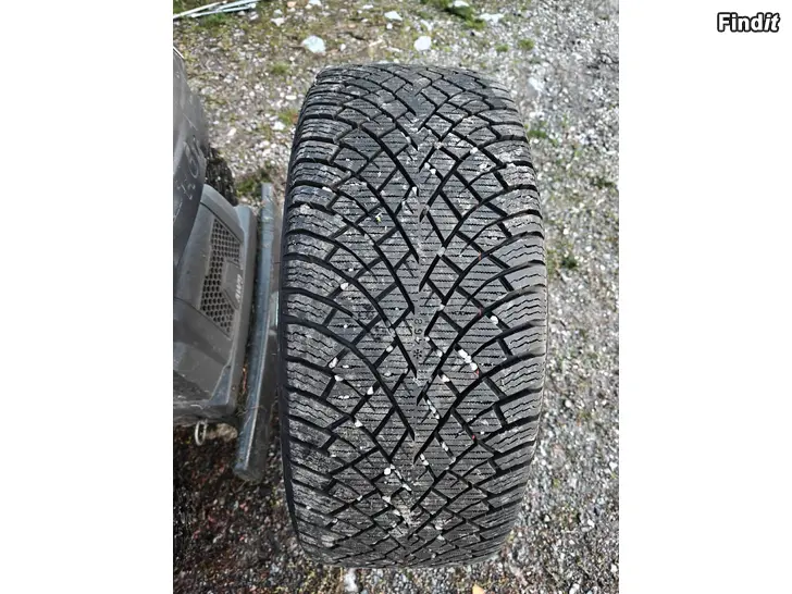 Säljes Hakkapelitta r5 225/45 r17 friktiionsdäck
