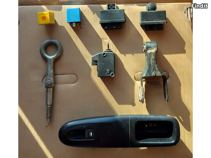 Myydään Bitron polttoainepumpunrele Bitron polttoainepumpunrele 240107 lasinnostimen kytkin moottori kiinnik