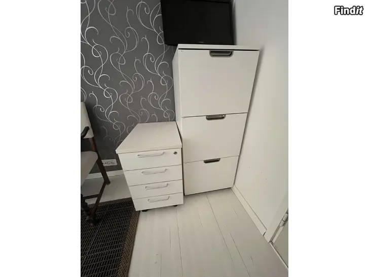 Säljes Kaksi laatikostoa