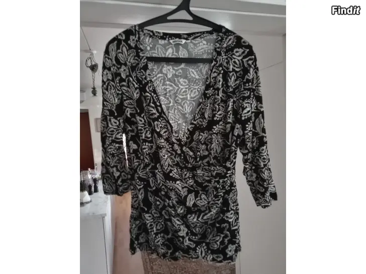 Säljes Massor av kläder både nya och begagnade