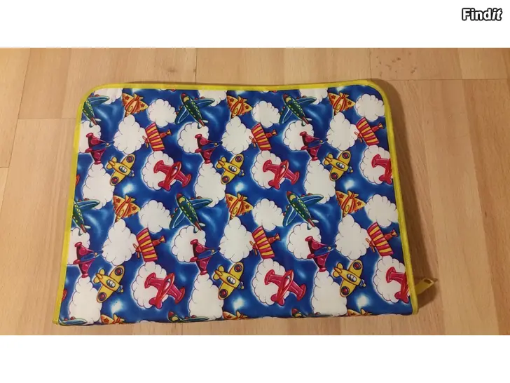 Myydään iso penaali 33x24x3cm  -2e