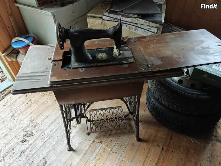 Säljes Gammal Singer symaskin