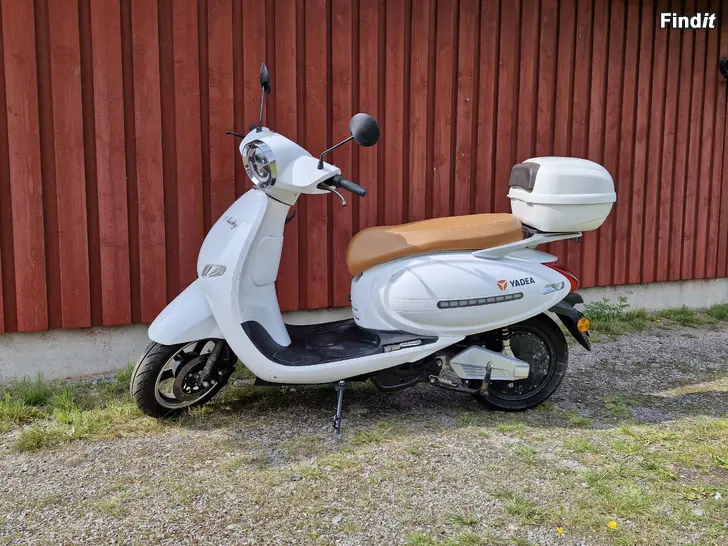 Säljes Yadea 2021 elscooter 80km räckvidd