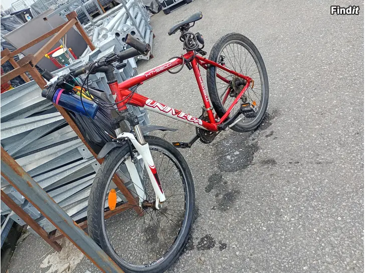 Myydään Maastopyörä/mäki pyörä