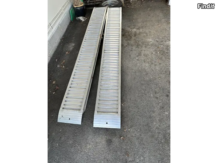 Myydään Ajorampit 3000kg kantavuus