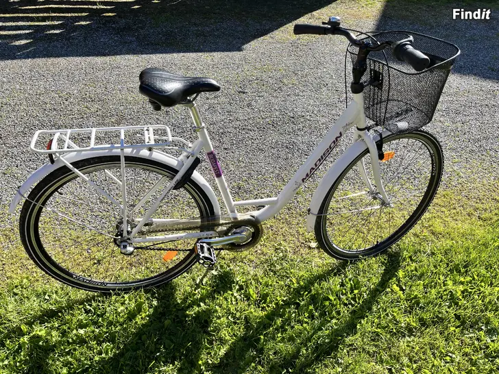 Myydään Madison 28