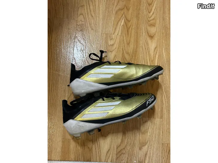 Myydään Jalkapallo kengät