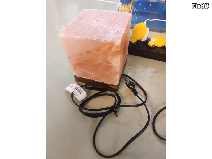 Myydään Himalajan suolalamppu