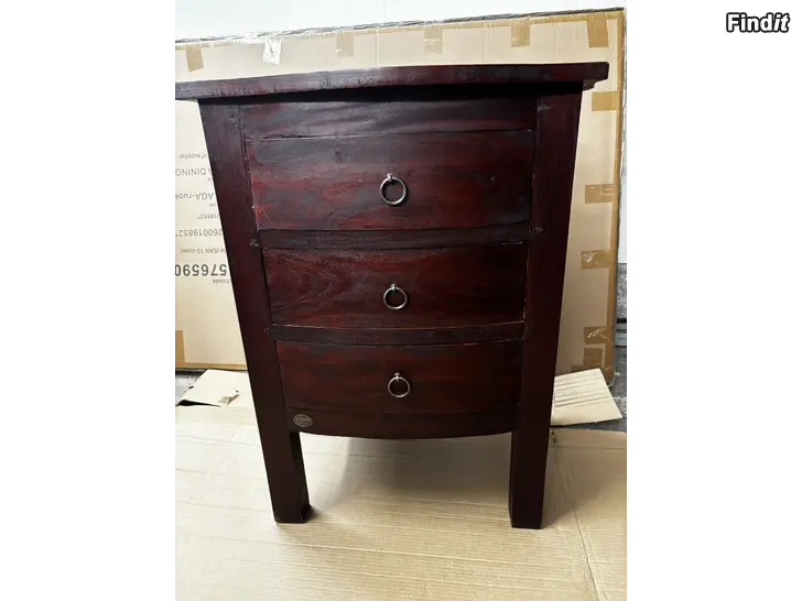 Säljes Madrid-sarjan yöpöydät