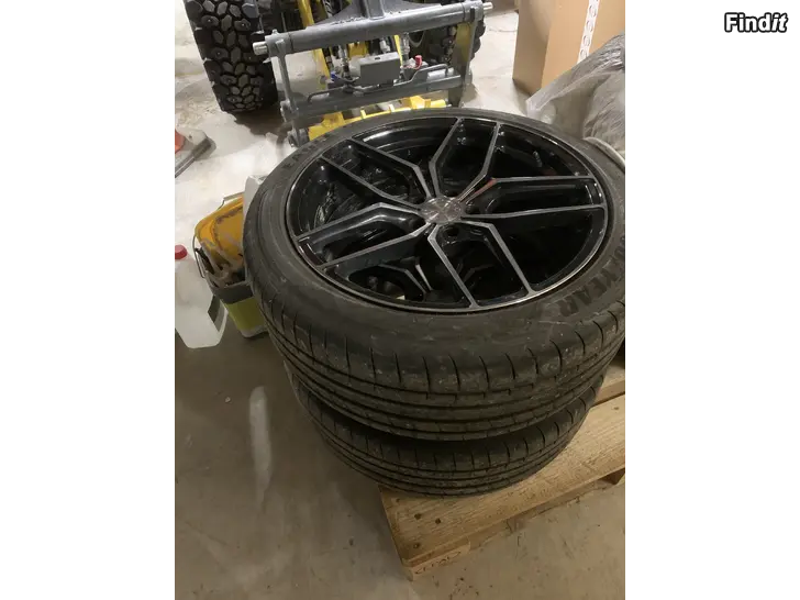 Säljes 20 R8 Glossblack tinted fälgar