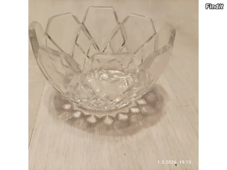 Myydään Kristalli kulhoja 4 kpl