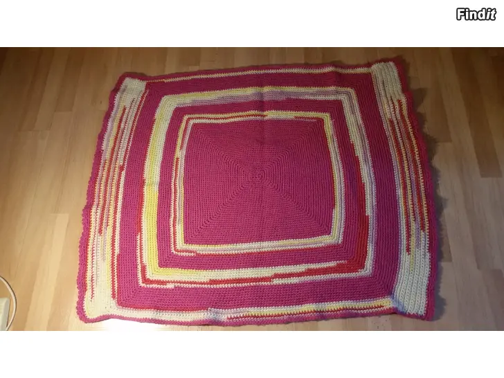 Myydään Viltti virkattu 65cm x 80cm  -5e