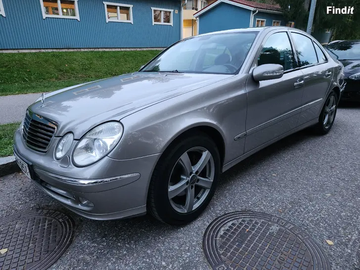 Myydään Mercedes-Benz E240 4Matic servicebok, original finländsk bil. Stora servicar utförda