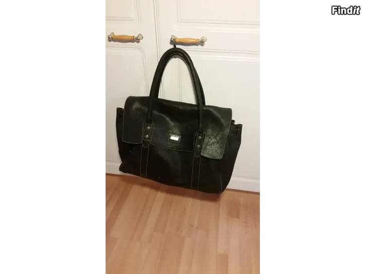 Säljes Tiger of Sweden musta nahkalaukku käsilaukku 30e