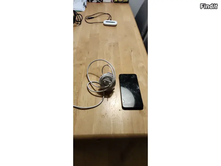Myydään Honor x6 64gb näyttö hajolla